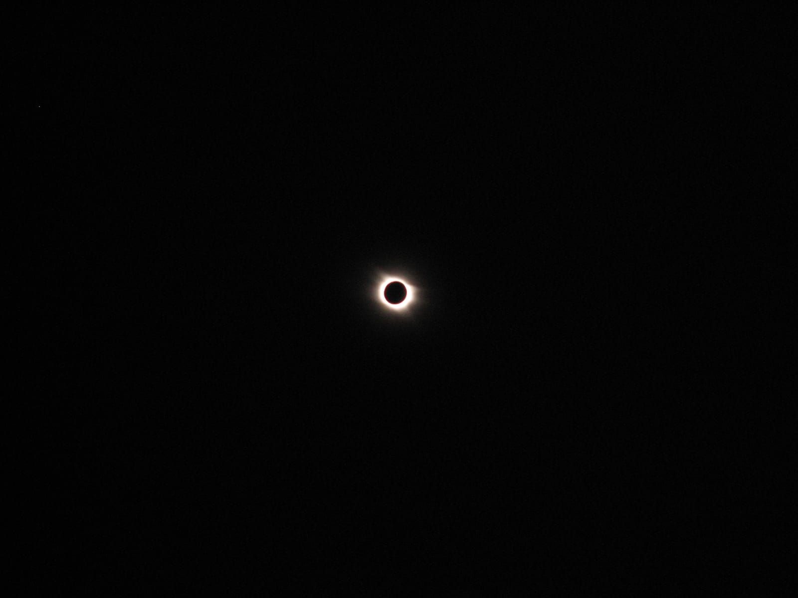 Total solar eclipse during totality over Sallum, Egypt, on 29 March 2006.